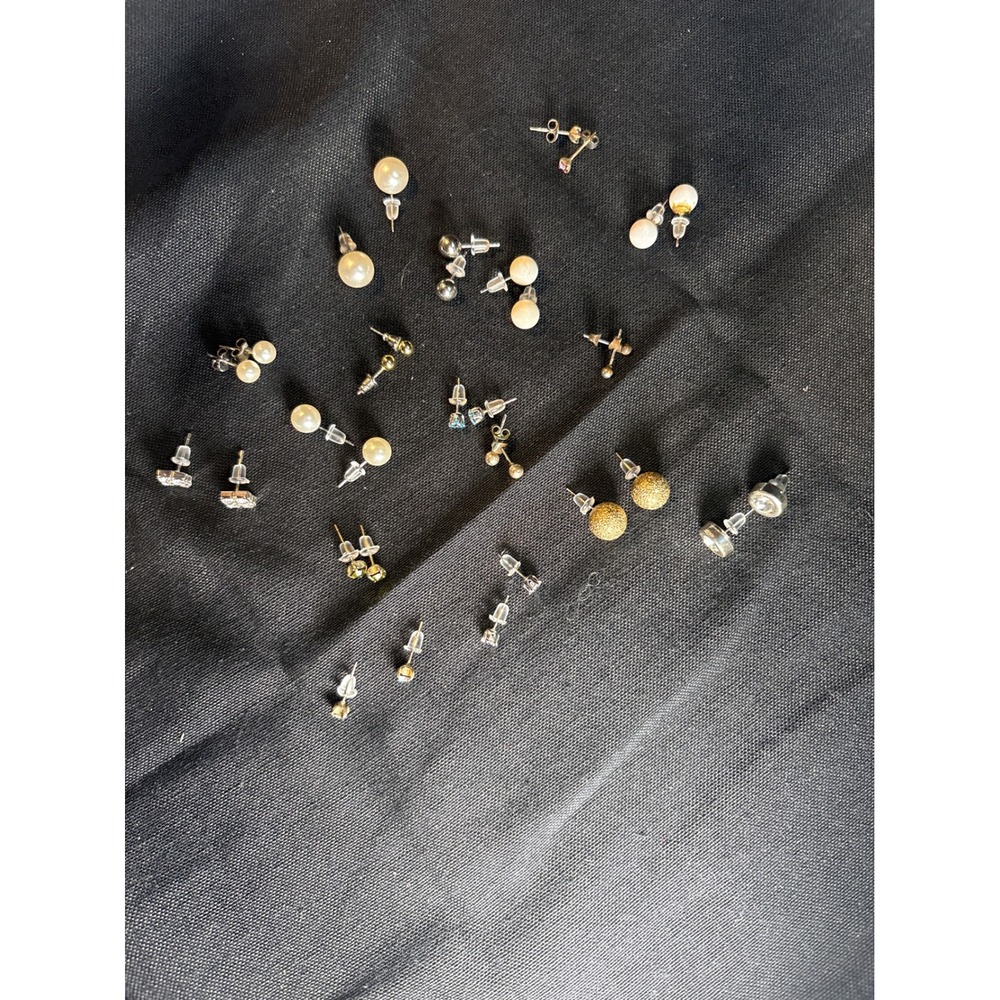 Assorted Stud Earrings Pearl Crystal Gold Tone‎ Silver Tone Set Of 17 Pairs